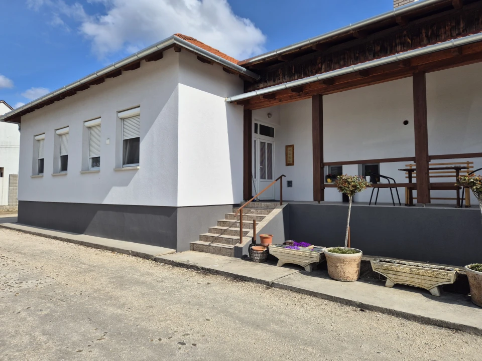 Eladó családi ház, Újhartyán