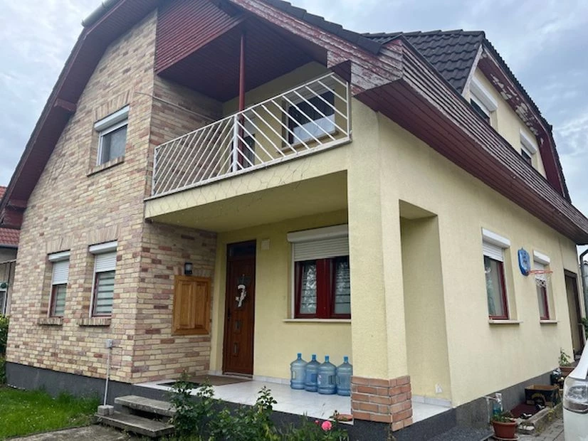 Eladó családi ház, Taksony
