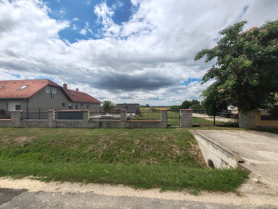 For sale building plot, Csénye