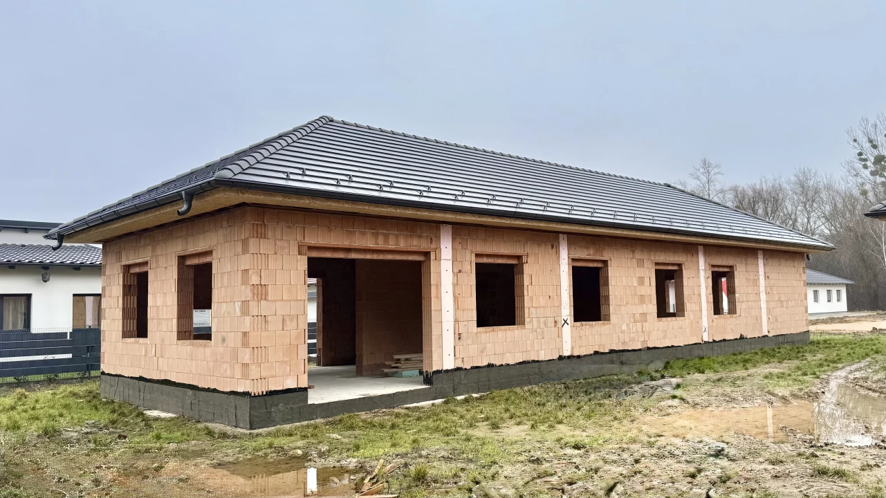 Eladó téglalakás, Sárvár