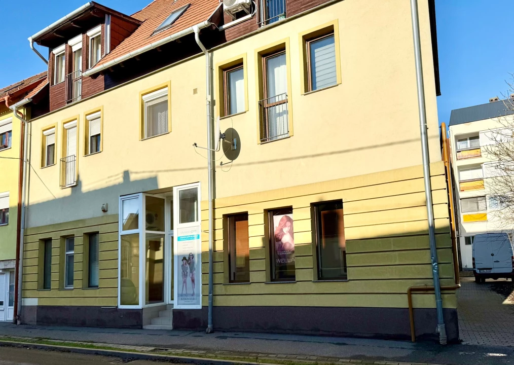 Eladó téglalakás, Sárvár