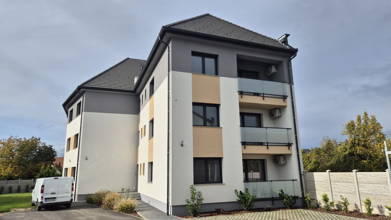 Eladó téglalakás, Sárvár