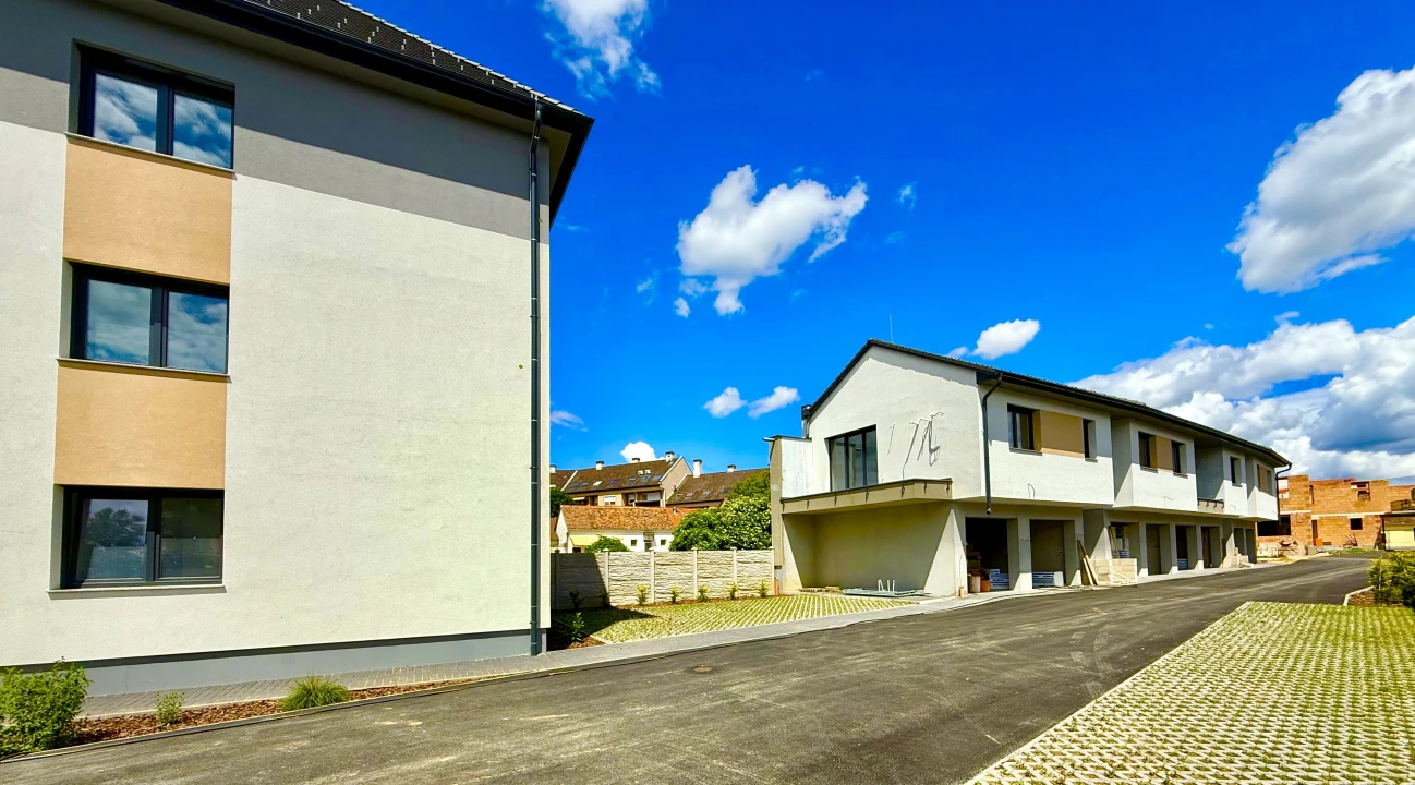 Eladó téglalakás, Sárvár