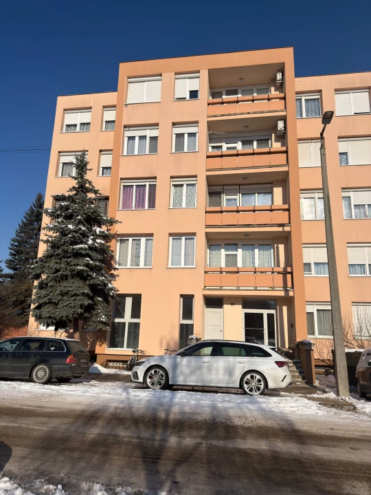 Eladó téglalakás, Sárvár