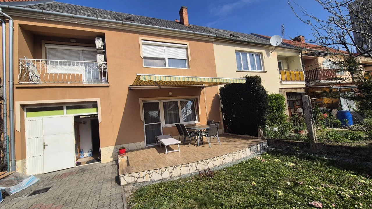 Eladó téglalakás, Sárvár