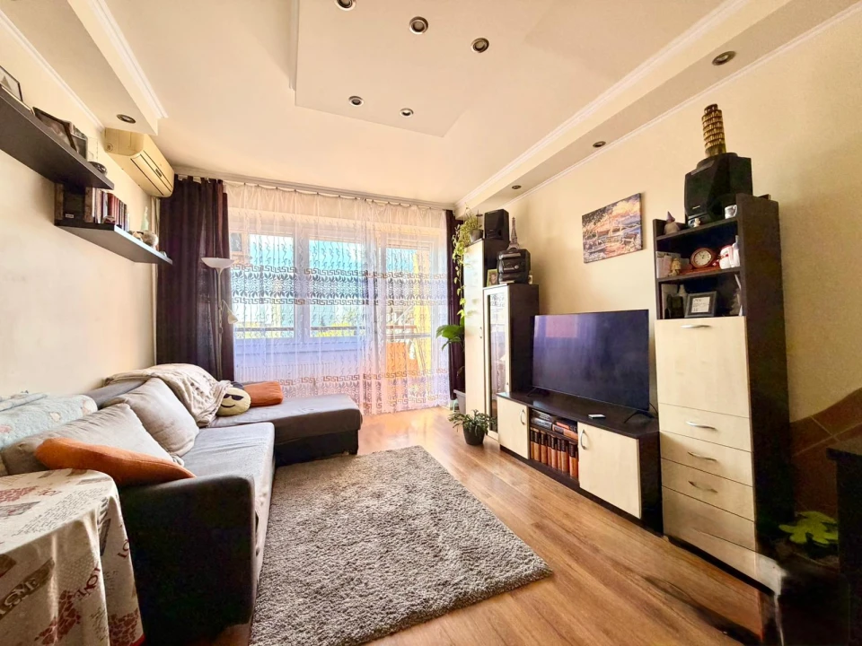 Eladó panellakás, Sárvár