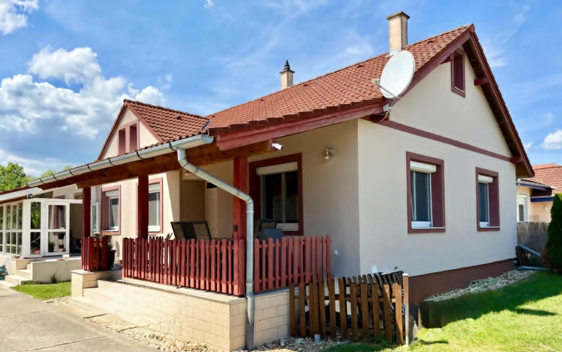 Eladó családi ház, Csénye
