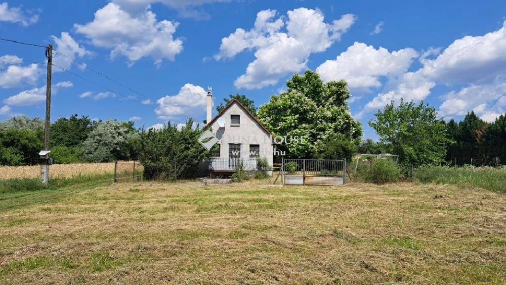 For sale house with a garden, Gárdony