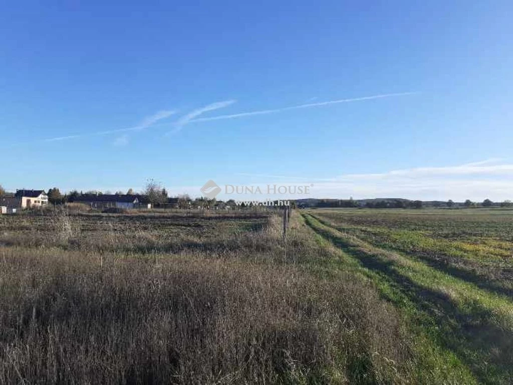 Eladó telek, Balatonőszöd