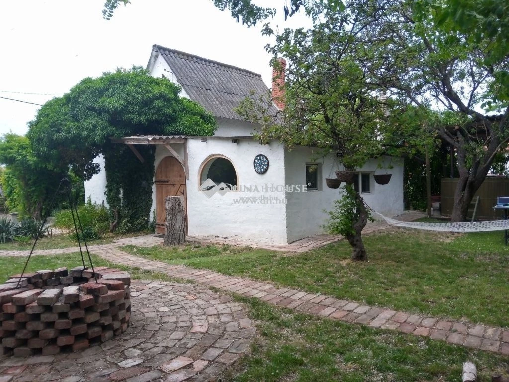 For sale house with a garden, Lepsény