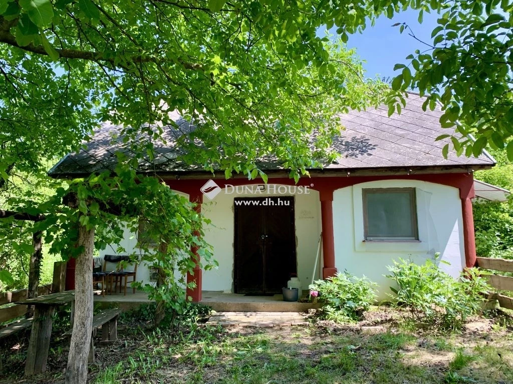 For sale house with a garden, Felsőnyék