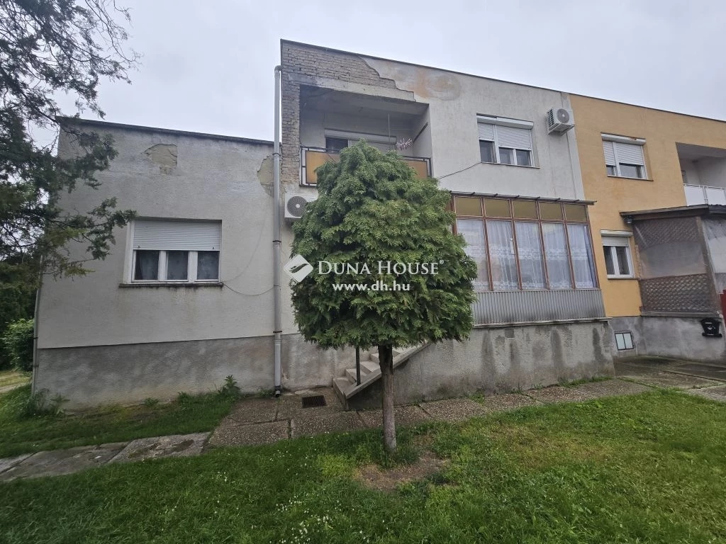 Eladó lakás, Polgárdi