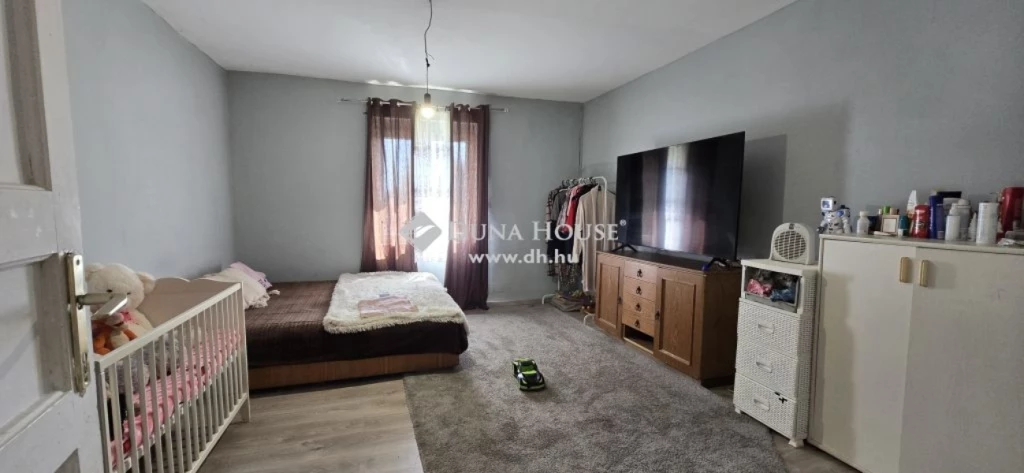 Sárosdi művelődési ház közelében. 61m2, 2 szobás.
