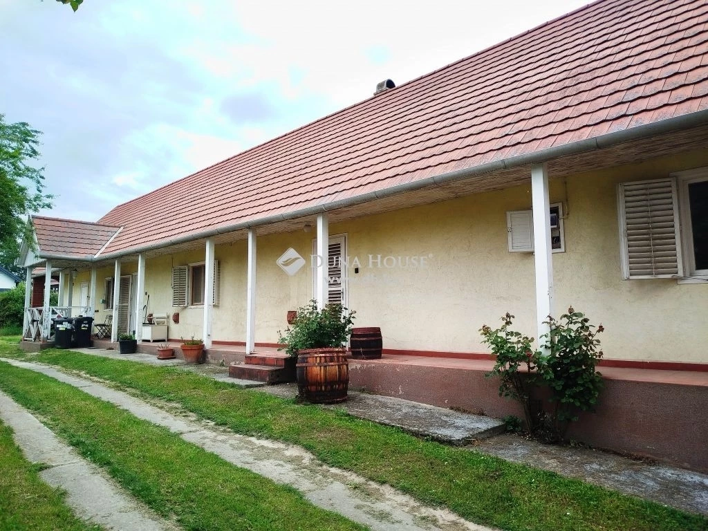 Eladó ház, Pázmánd