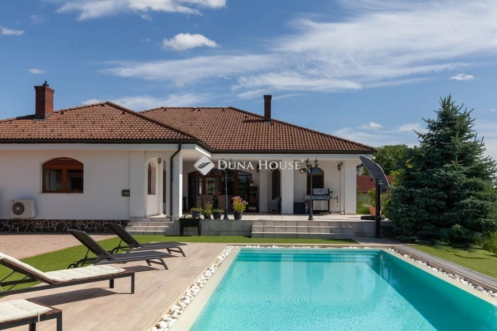 Eladó ház, Siófok