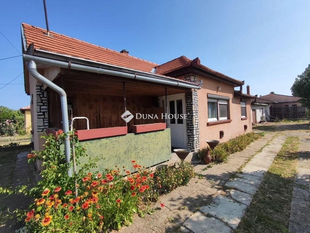 c3-1-name c2-1-name, Gárdony, Agárd