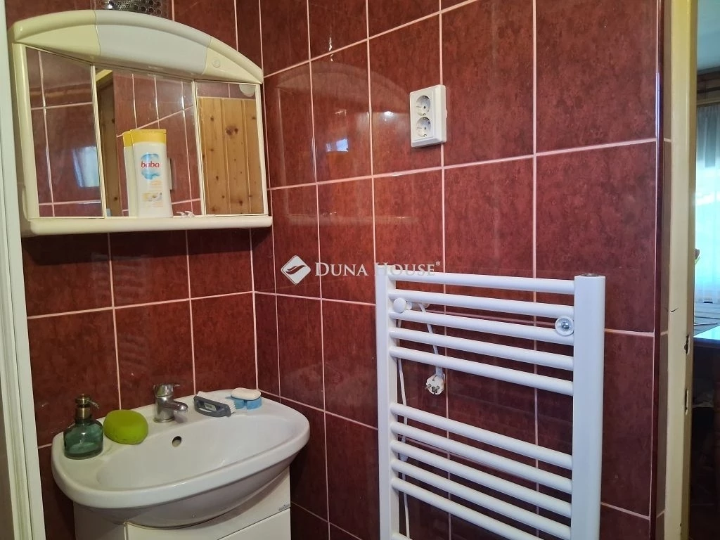 Eladó ház, Tengőd