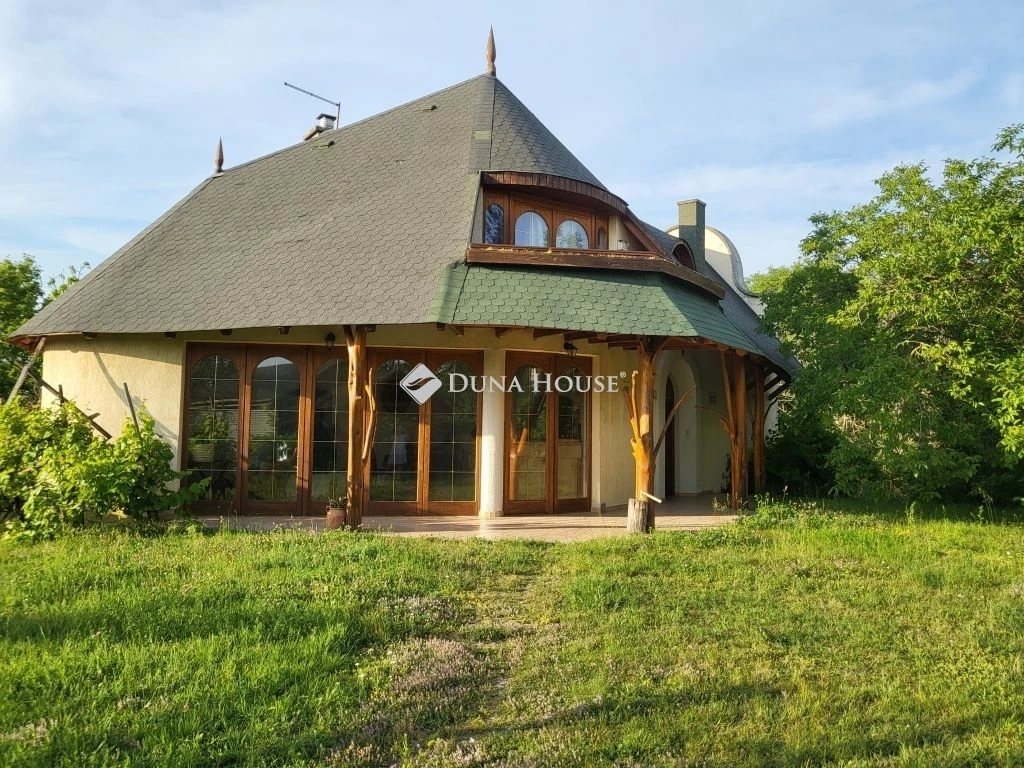 For sale house with a garden, Balatonakarattya
