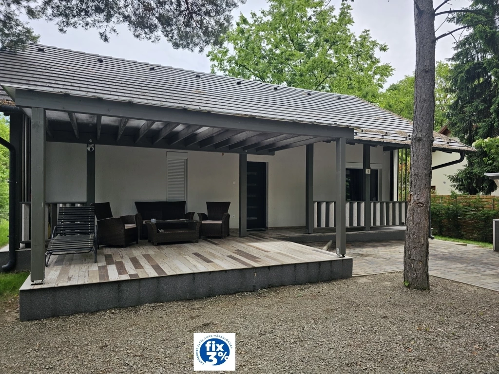 Földszintes lakóház Pócsmegyeren