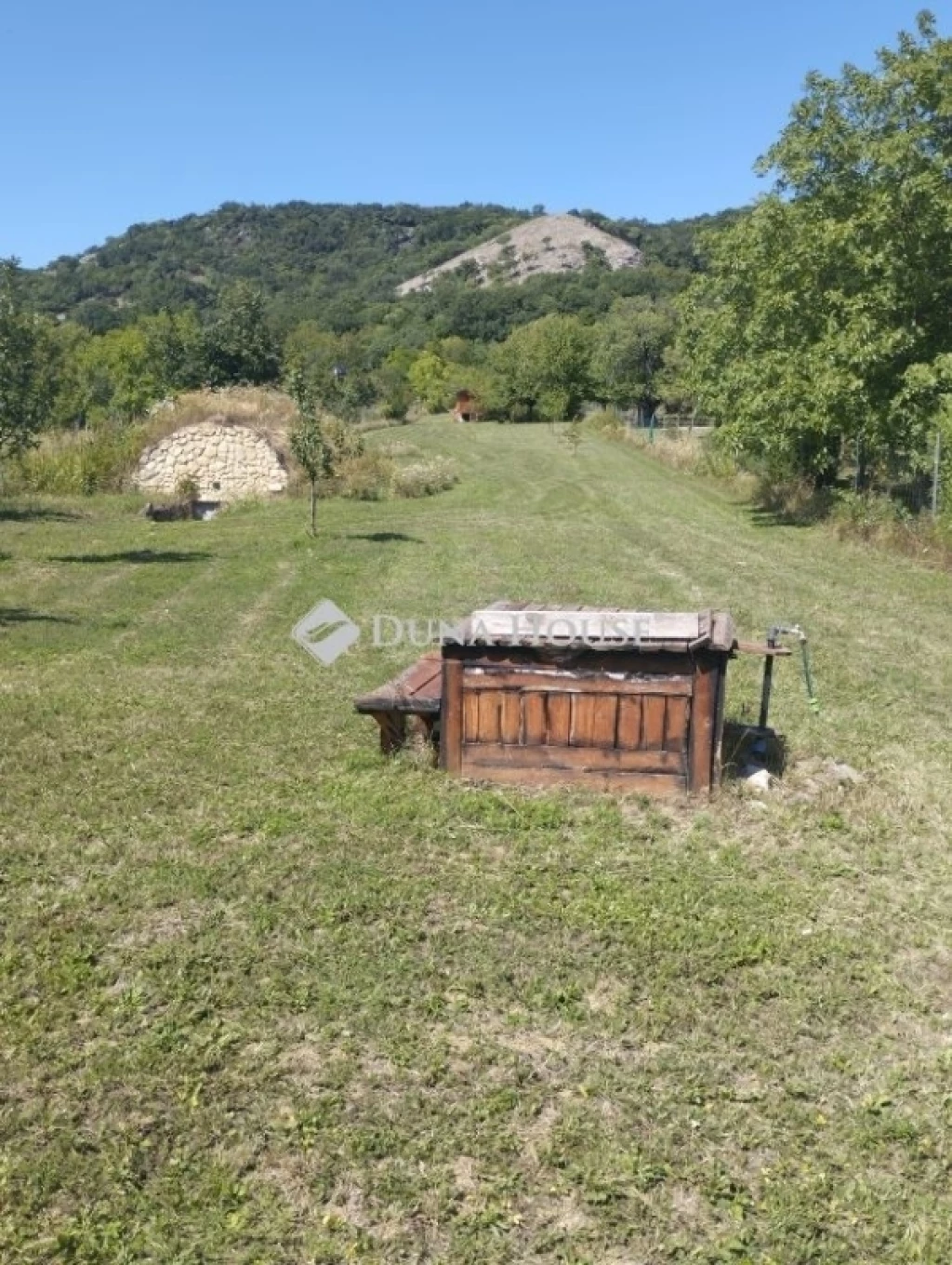 Eladó ház, Csákberény