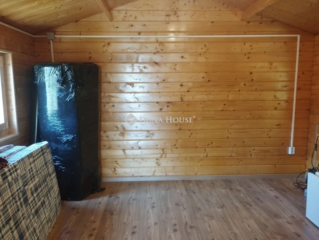 Eladó ház, Csákberény