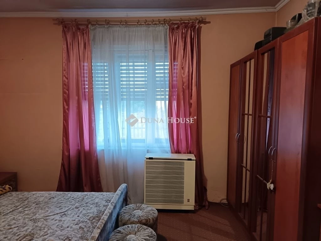 Eladó ház, Szabadbattyán