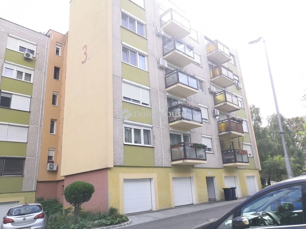 c3-1-name c2-20-name, Budapest XVI. kerület, Orsika tér