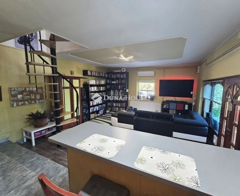 c3-1-name c2-1-name, Pécel, Újtelep, Újtelep