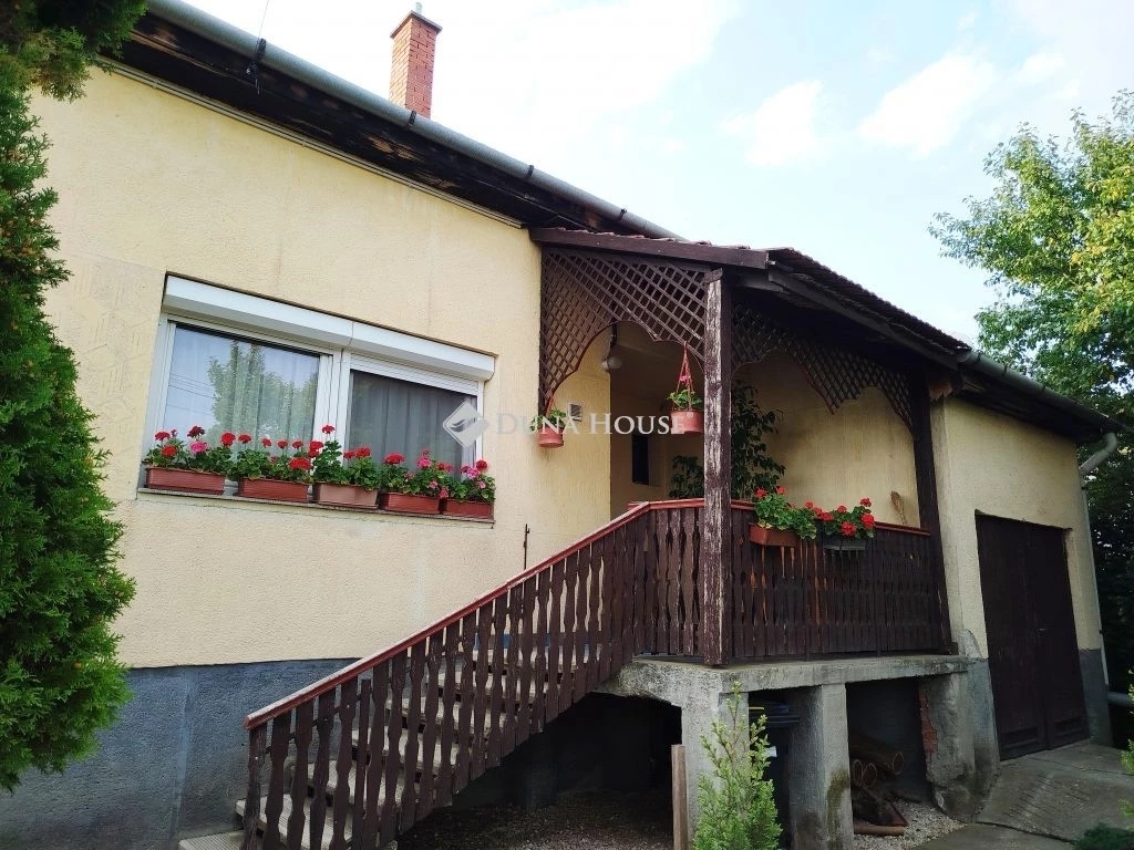 Eladó ház, Kápolnásnyék