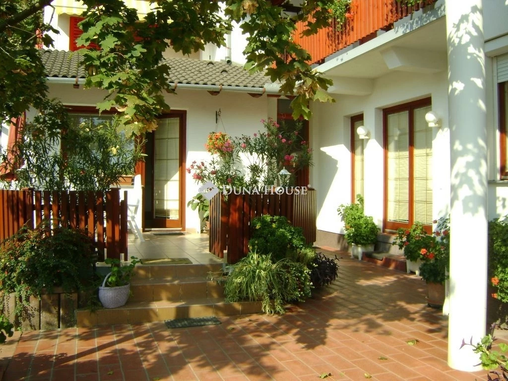 Eladó ház, Siófok