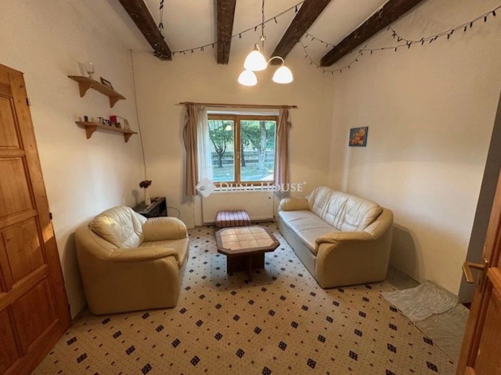 Eladó ház, Mezőkomárom