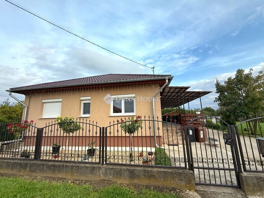 For sale house, Hantos