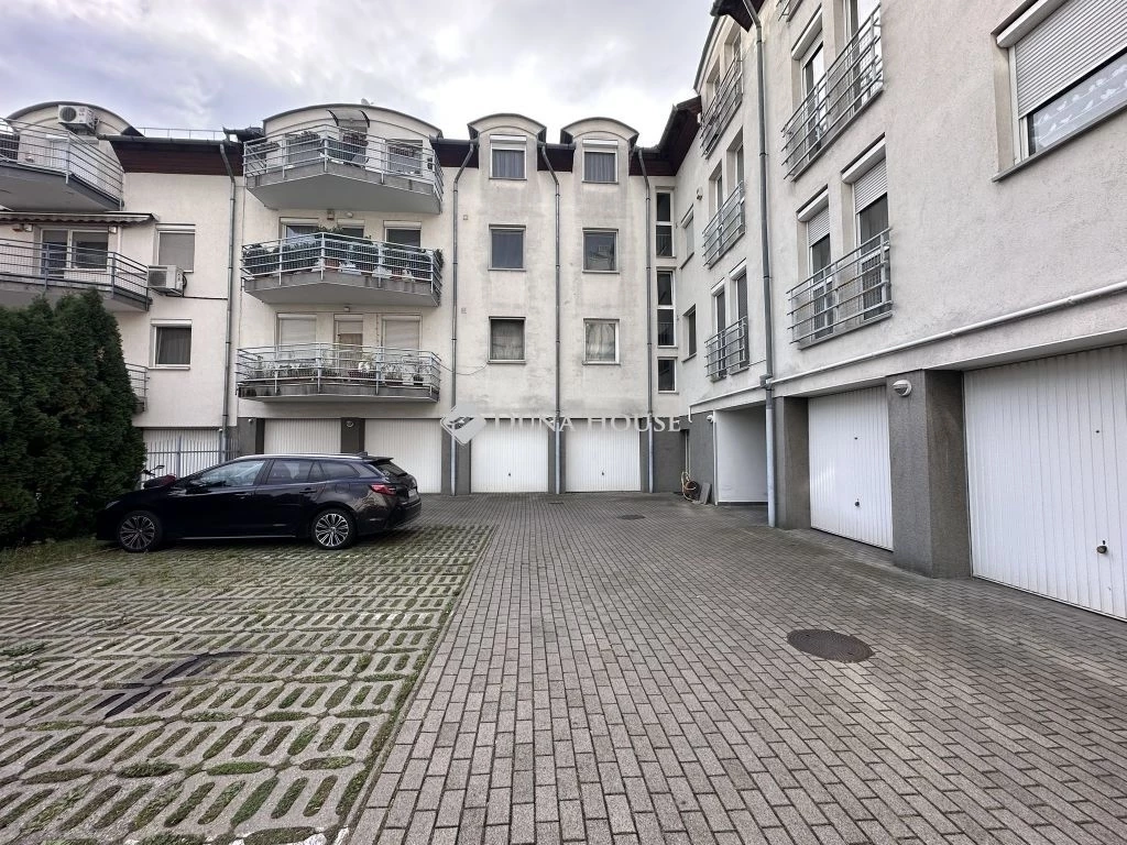 Eladó 2 szobás, tégla lakás, Budapest 14. ker.