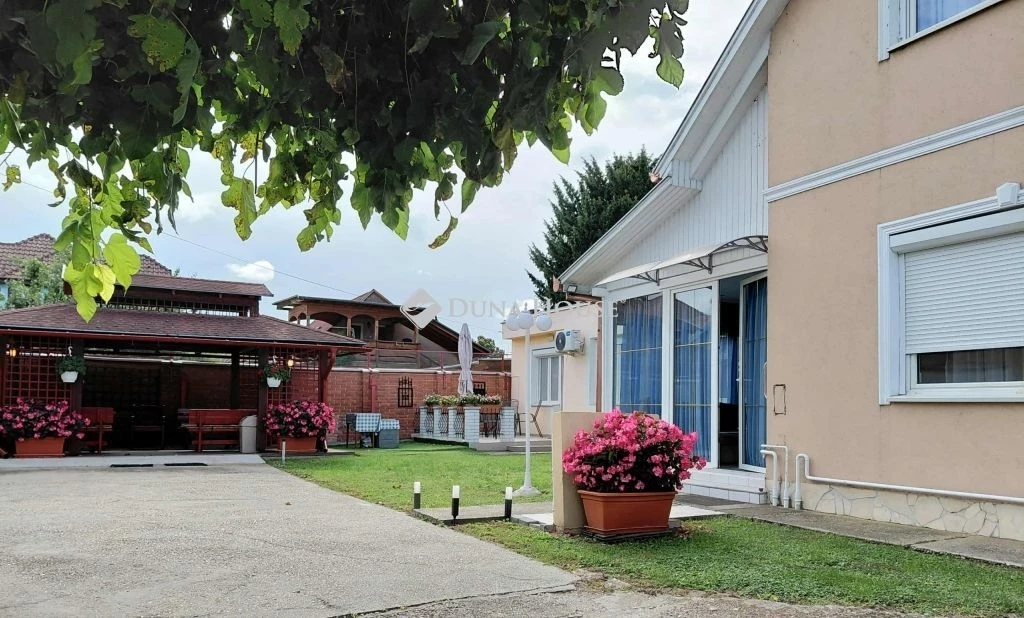 c3-1-name c2-1-name, Siófok, Belváros