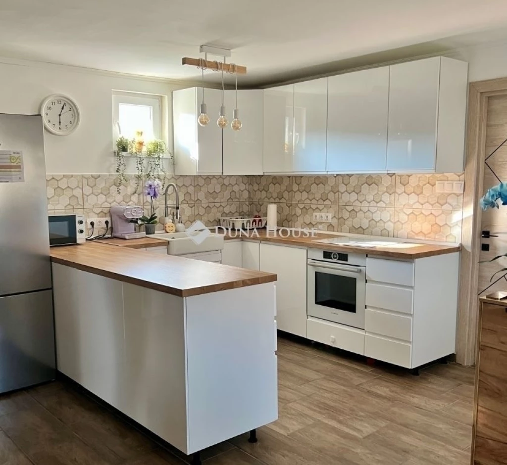 Eladó felújított nappali+3 szobás  ház, Tápióság