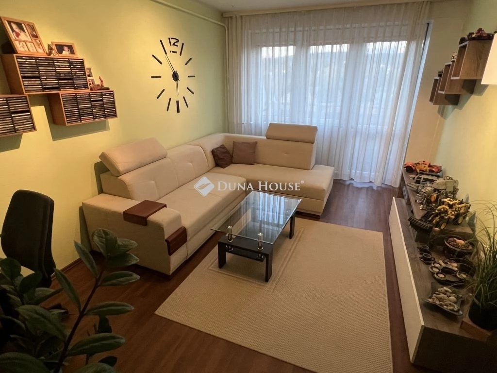 For sale panel flat, Mór