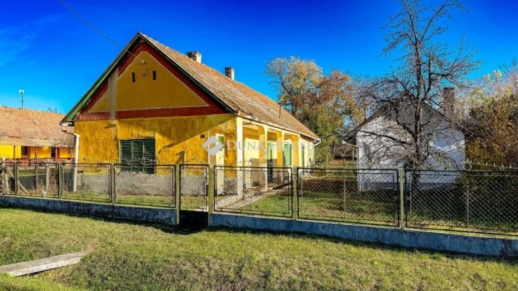 Eladó ház, Lajoskomárom