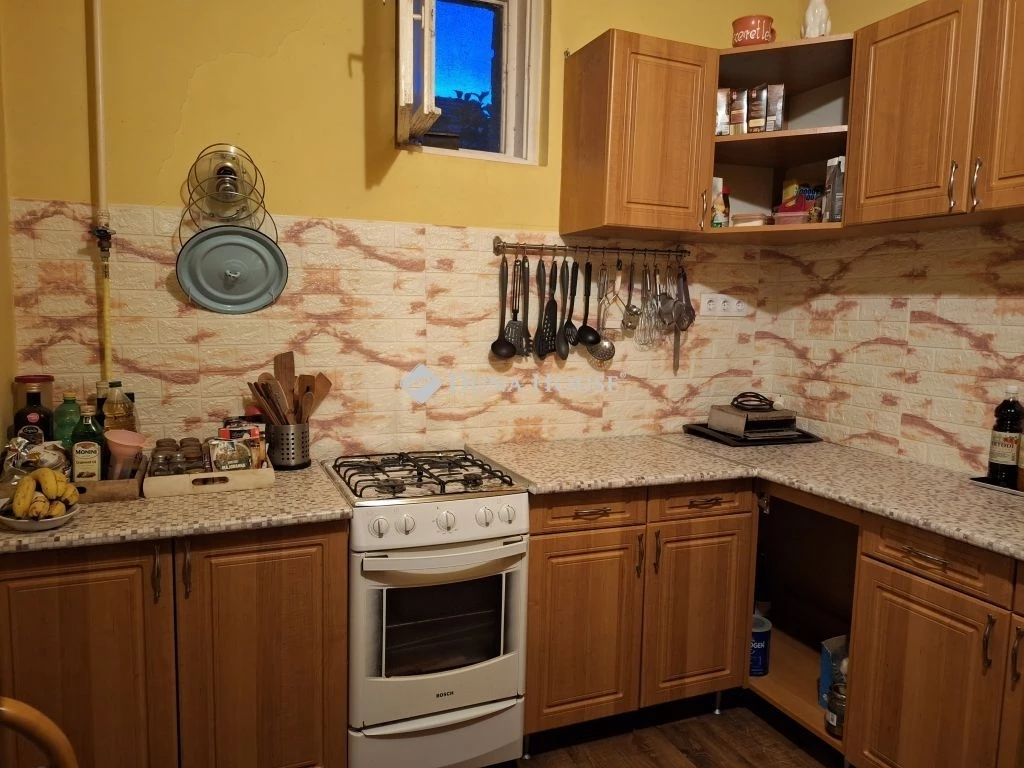 Eladó ház, Baracska