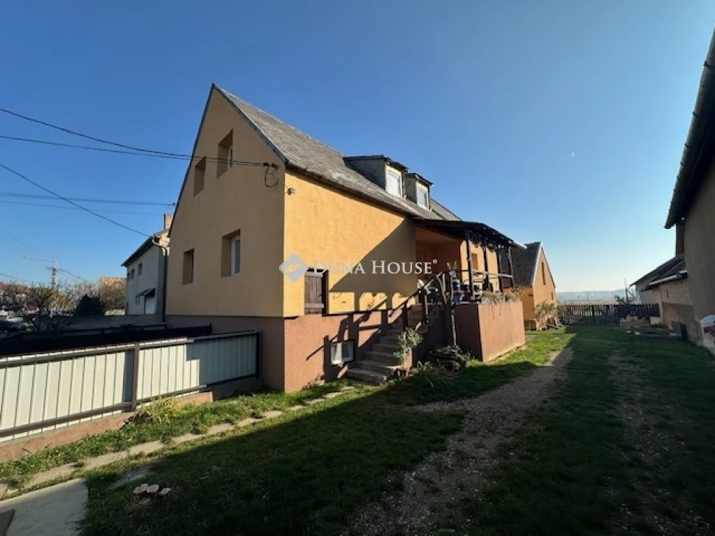 Eladó ház, Csákvár