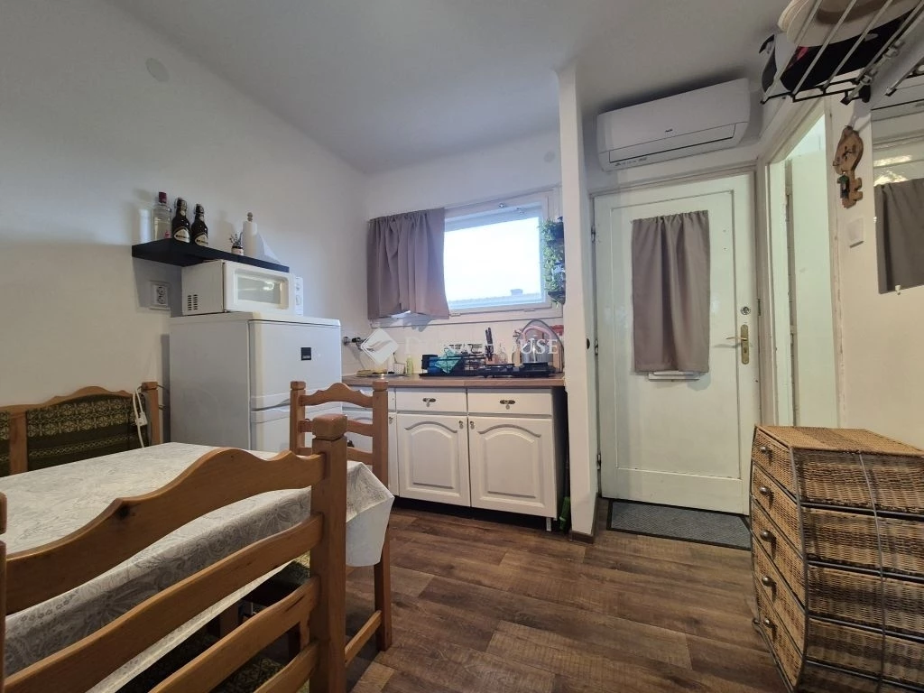 Eladó lakás, Zamárdi