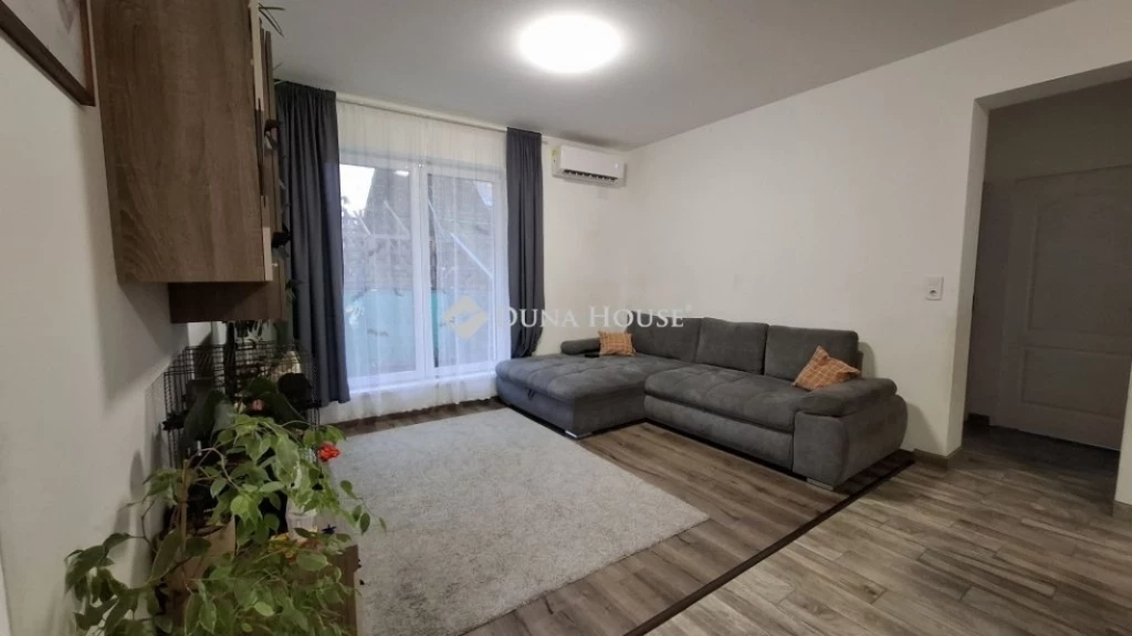 c3-1-name c2-1-name, Őrbottyán, Tópart, Nyár utca