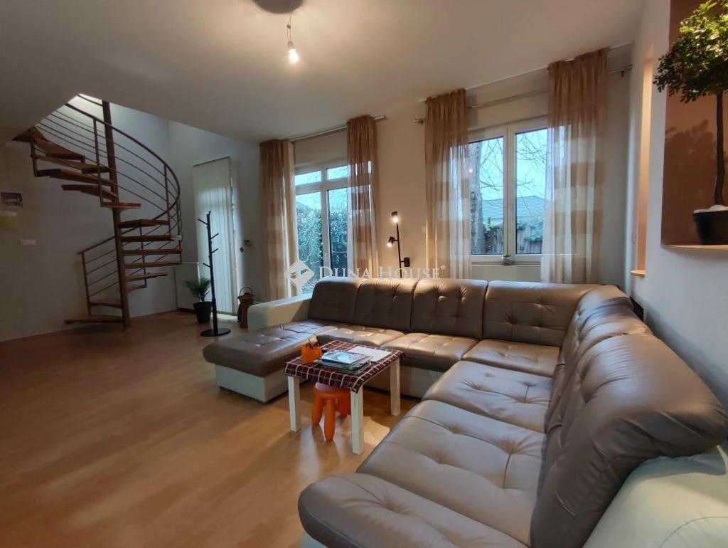 Eladó ház, Siófok