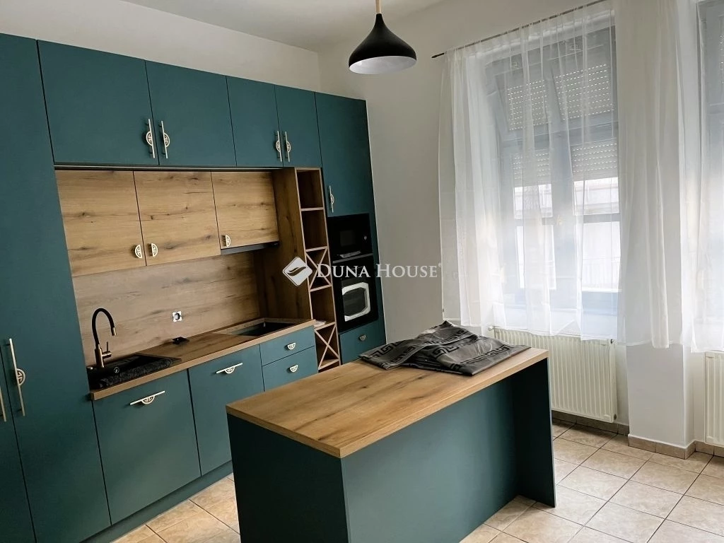 146m2, felújított belvárosi lakás
