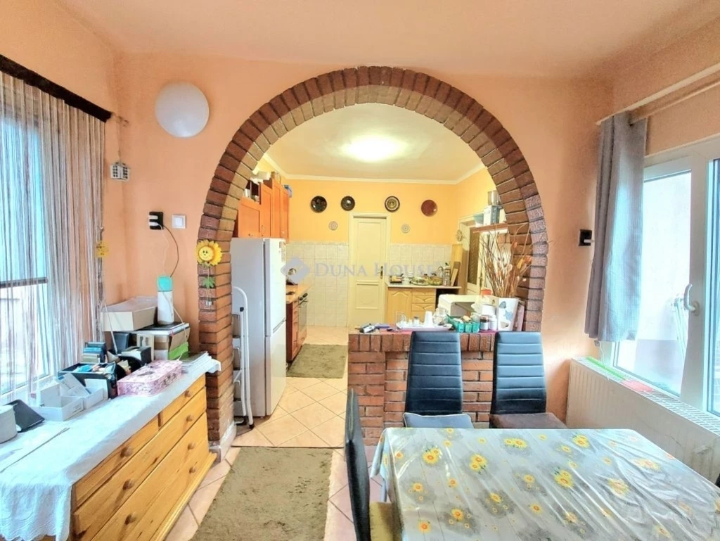 Eladó ház, Várpalota