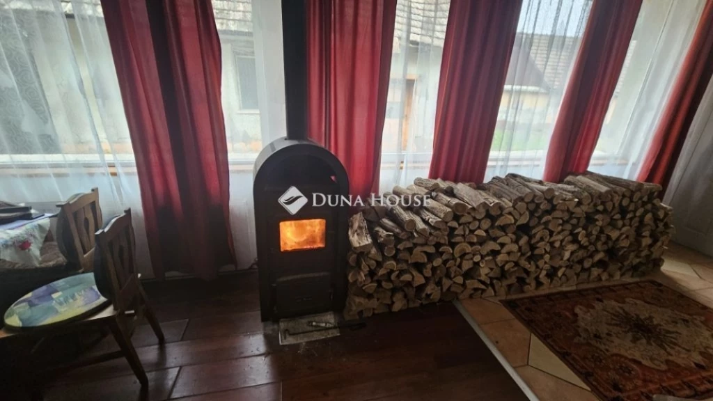 3 szoba+nappali, 102m2, Központi helyen