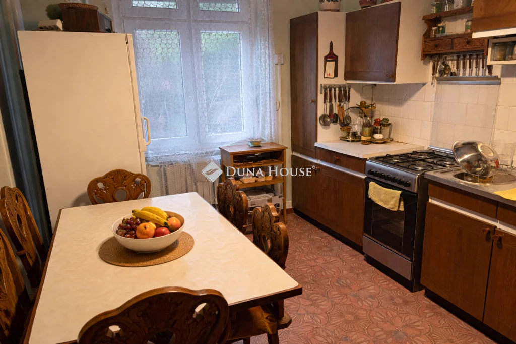 Eladó ház, Csákvár