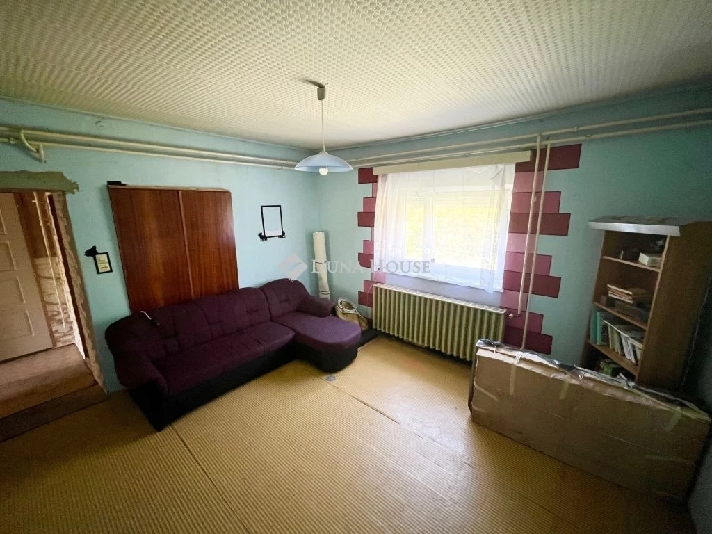 Eladó ház, Kápolnásnyék