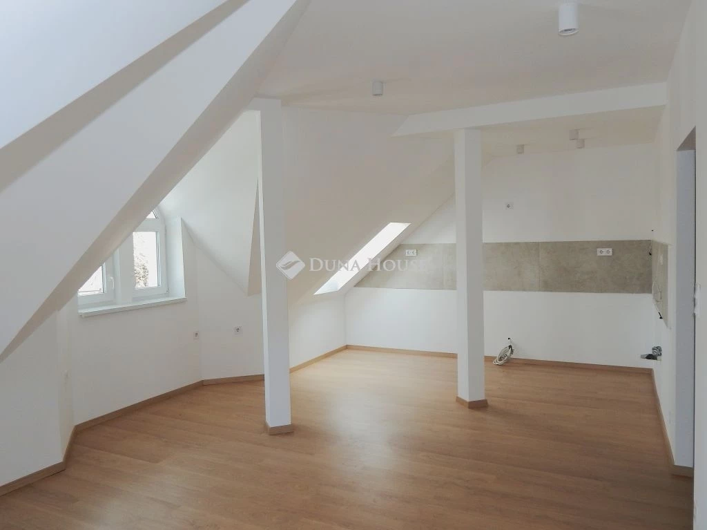 Eladó lakás, Balatonföldvár