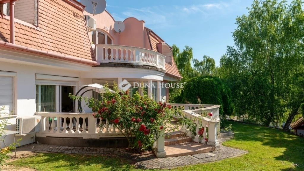 Eladó prémium családi ház, Siófok