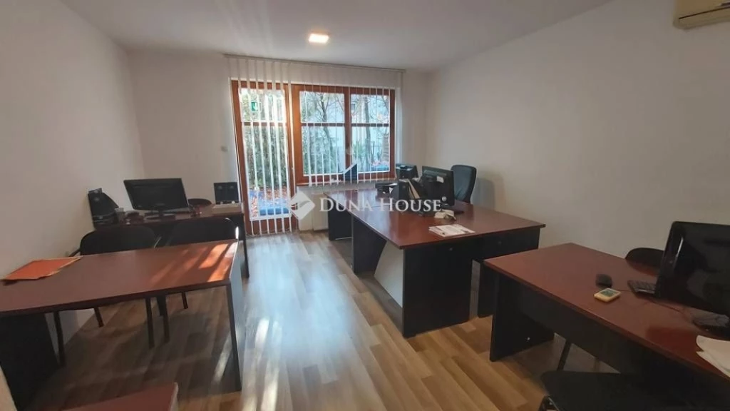 Kiadó iroda, Budakalász